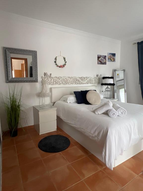 Circus-Goretti House - B&B Aljarafe