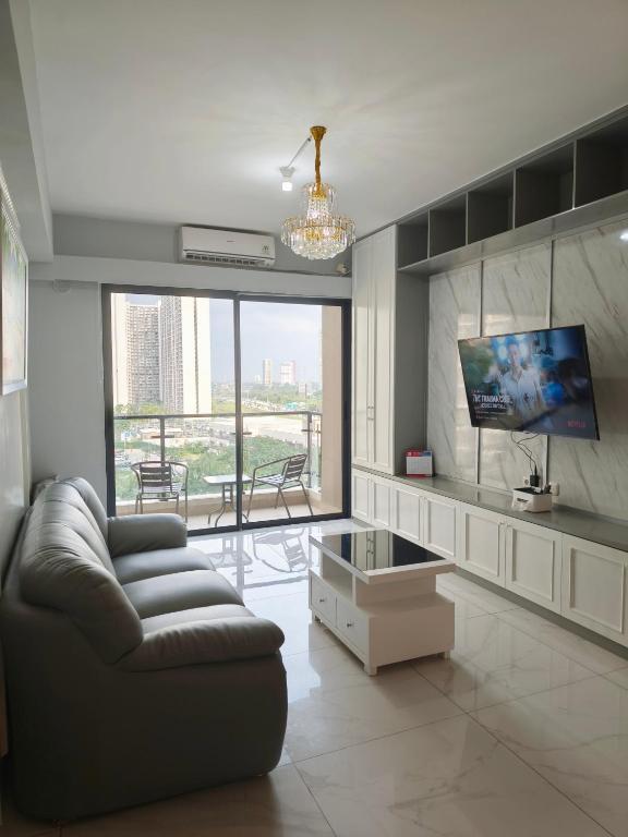 Sky House BSD 3 Bedroom 70m2 View Pool Dan Garden - B&B Sampora Satu
