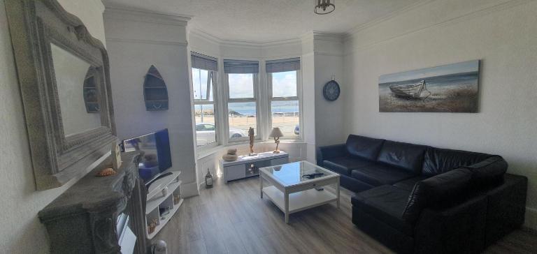 2 Harbour Views - Bed and Breakfast Rhôs-on-Sea