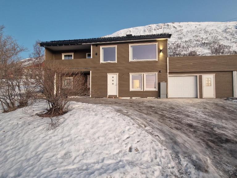 apartment With fantastic view and parking - B&B Tromsø