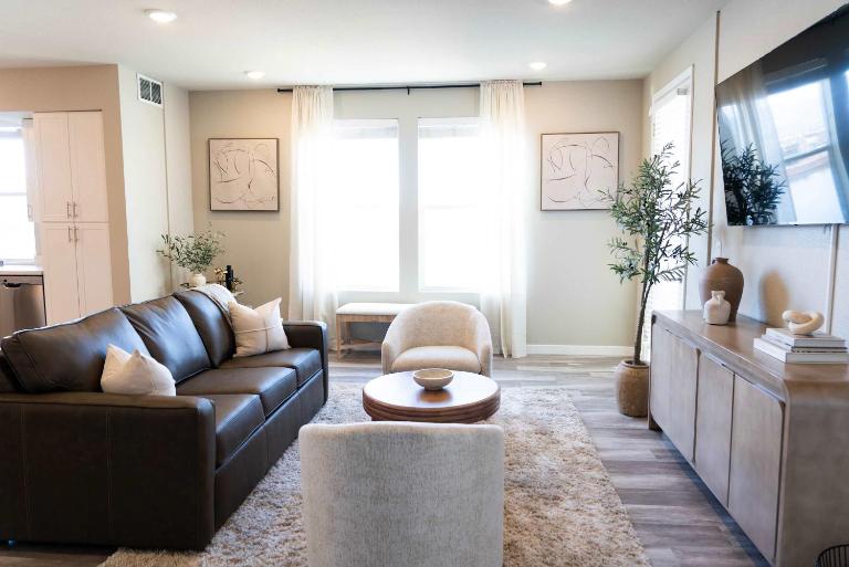 Stunning Water View 1BR · Spring & Rooftop Patio - Chambres d'hôtes Sparks