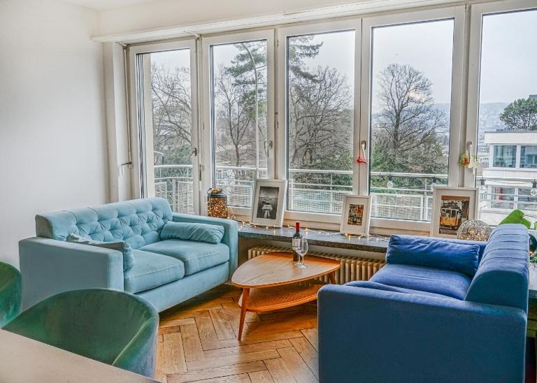 Downtown Zurich - Large, quiet private room "Jura" in homestay - Enge station - Lake & City - For 1 person - Bed and Breakfast Zürich