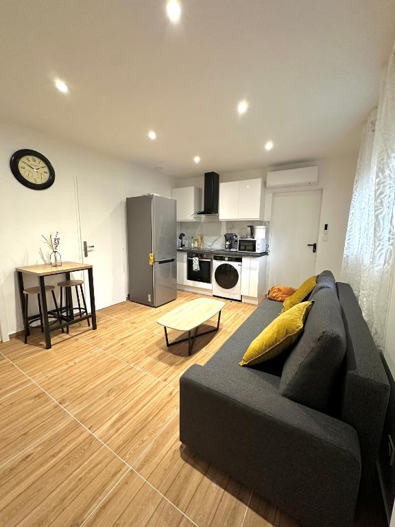 Charmant T2 proche gare SNCF à 15 min de Lyon - Ferienwohnung Sérézin-du-Rhône