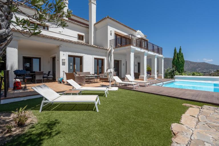 Luxury Modern 5BR Villa - Infinity pool & Panoramic sea views - B&B Benahavís