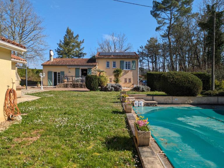 Gite Le Petit Wren - avec piscine et vue - B&B Fumel