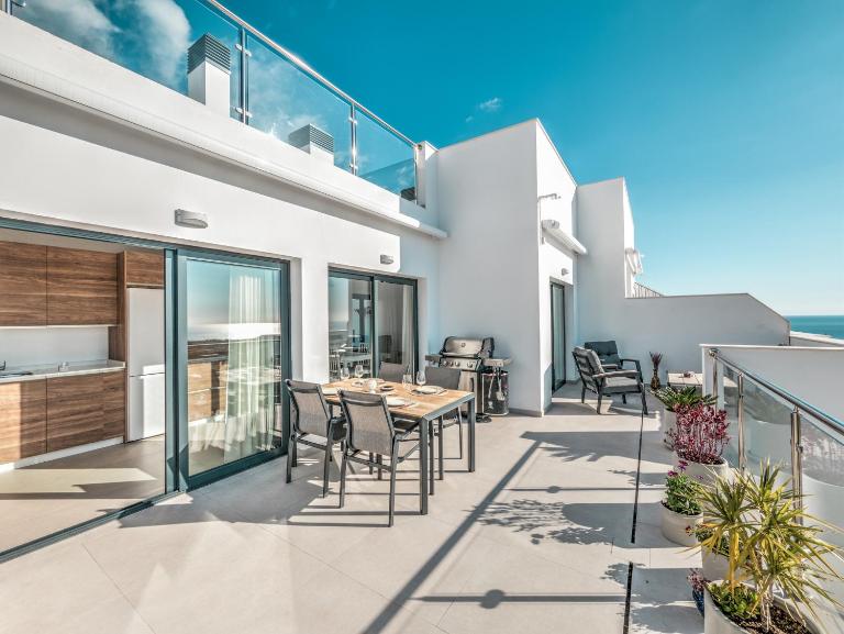 Luxurious townhouse with view, 3 terraces and pool - Ferienwohnung Nerja