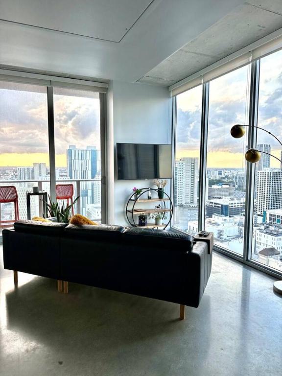 Luxury Loft 270 views, Rooftop Pool, Parking - B&B Miami