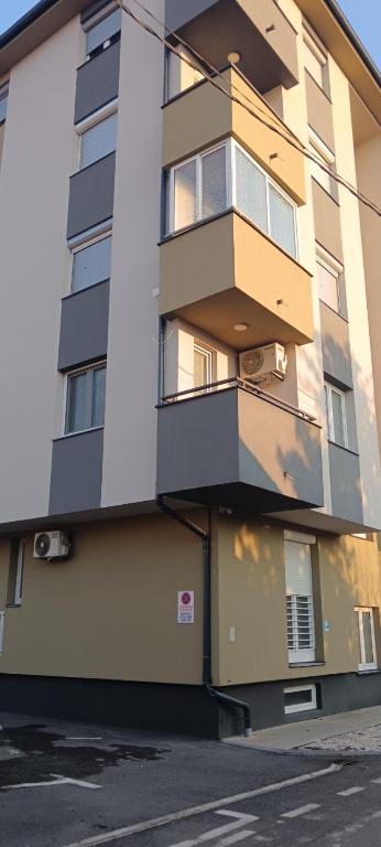 Apartman Danisar Bijeljina - Ferienwohnung Bijeljina