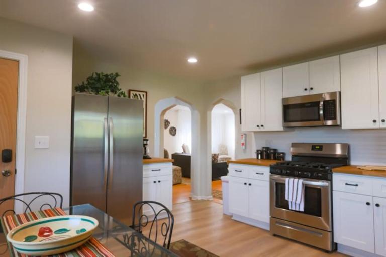 Close to City * Charming Central XL Cape Cod * Airport - B&B Pittsburgh