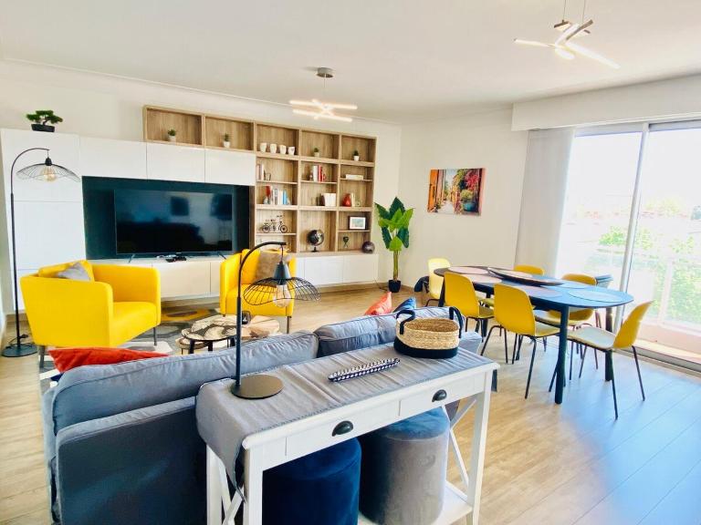 Appartement YELLOW proche de la gare de Perpignan - Bed and Breakfast Perpignan