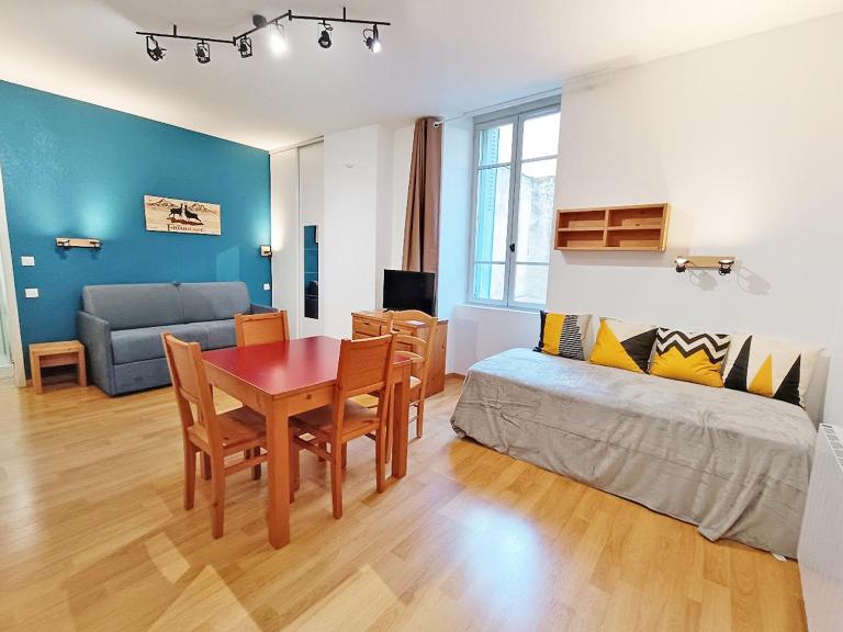 Frimousse, Studio, wifi, centre Luchon, casier à skis, ascenseur, 4 personnes - Chambres d'hôtes Bagnères-de-Luchon