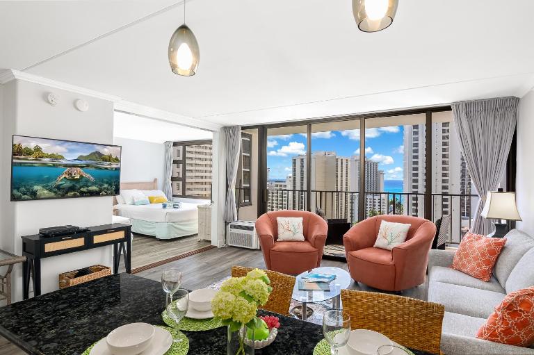 Bright Waikiki 1BR with Stunning Ocean Views - Ferienwohnung Honolulu