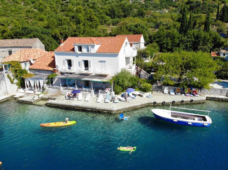 Apartment Anita - waterfront with sunbeds! - Ferienwohnung Zaton