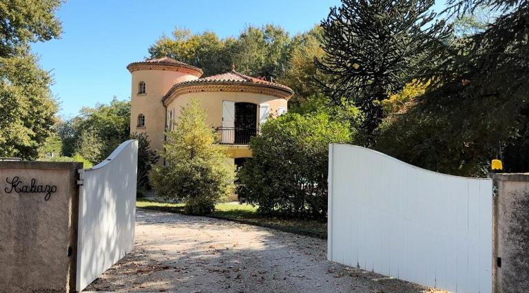 Villa Kaliazo - Riverfront Alpaca Experience - B&B Arnaud-Guilhem