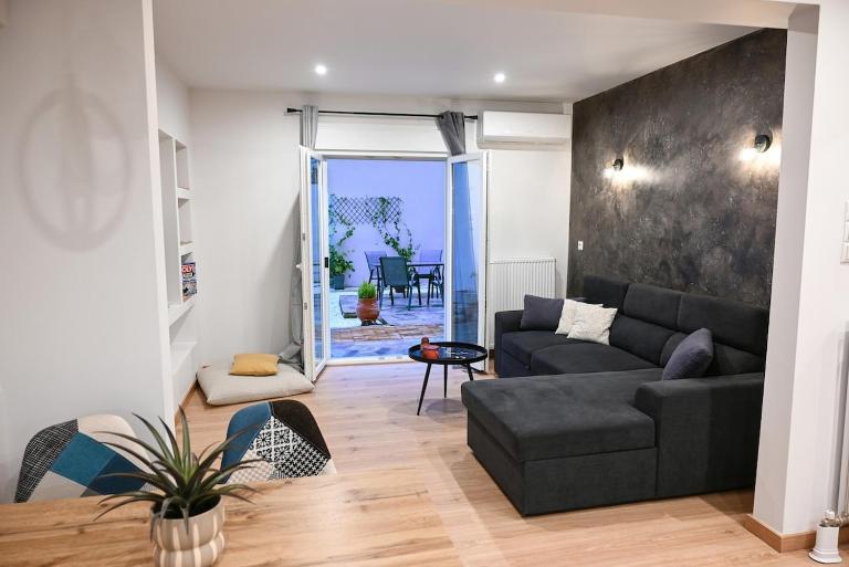 Mavi's Hub - B&B Lárisa
