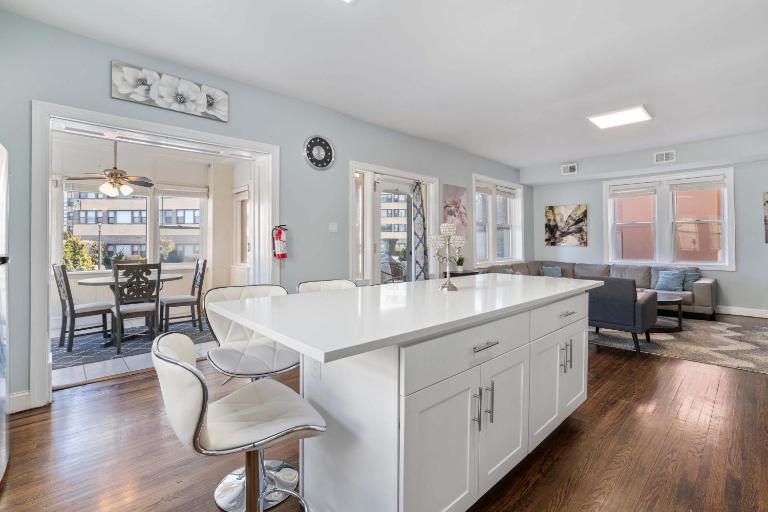 Luxe Beach Estate - 4 Bedrooms and 3 Bathrooms - B&B Atlantic City