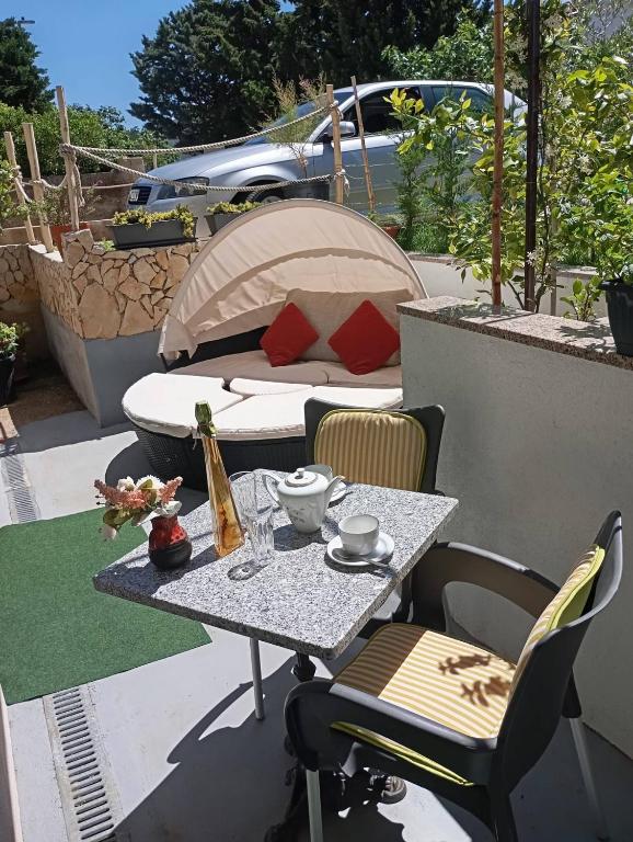 Guest House Helena close to Beach - B&B Krk