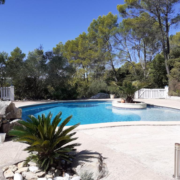 T2 Calme et campagne - B&B Entrecasteaux