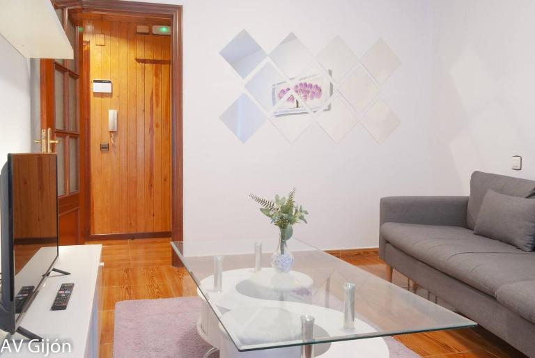 AVG Álvaro de Albornoz 19 - B&B Gijón