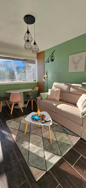 LA PETITE LUGE studio sur les pistes, WiFi centre station Super-Besse - Chambres d'hôtes Besse-et-Saint-Anastaise