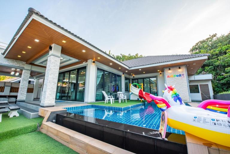 Airport Pool Villa บางเสร่ - B&B Ban Ko Surao