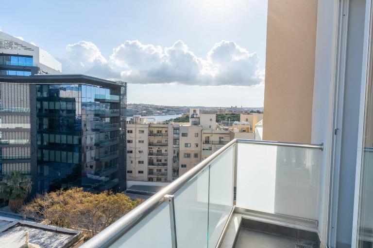 Sliema A25 - 5 mins walk to Valletta Ferry - Shopping Mall and Bay by QuickTrips - Ferienwohnung Sliema