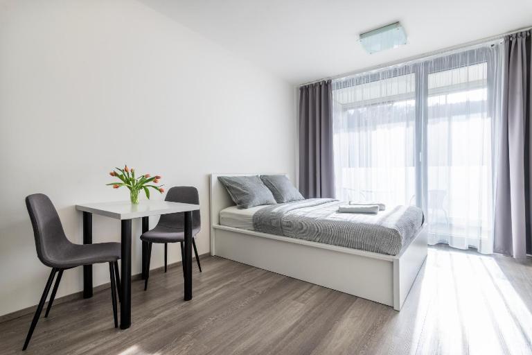 12 min Centrum, 200Mb WIFI, Onsite Supermarket - B&B Praga