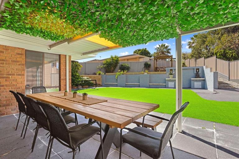 Incredible family home in the heart of Beldon - B&B Perth