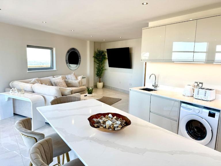 Cardiff Skyline Penthouse Apartment Free Parking Sleeps 8 - B&B Cardiff