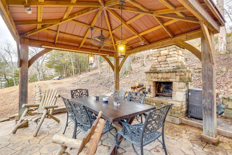 Private Boat Dock: Lakefront Cabin in Camdenton - B&B Camdenton