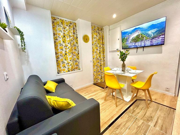 Le Zeste, centre parking gratuit - B&B Villeneuve-sur-Yonne