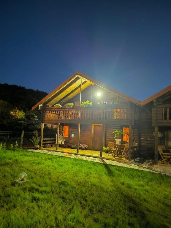 Wooden Lakeside Cottage - B&B Virpazar