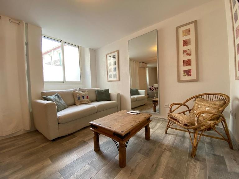 Charming house in village centre with terrace - Ferienwohnung Marseillan