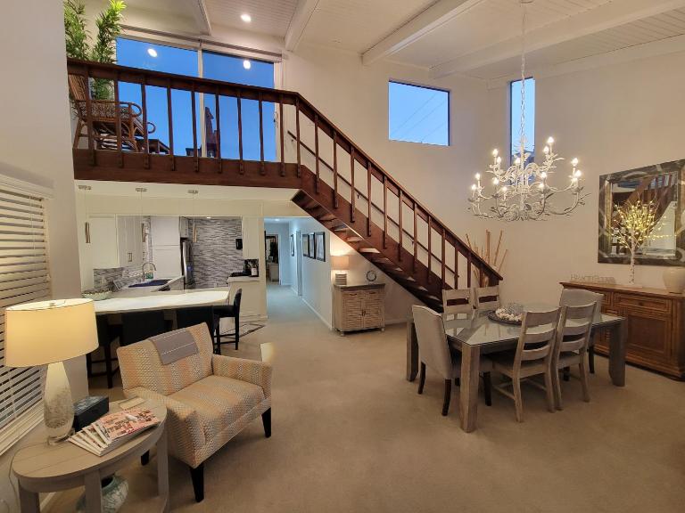 Luv Oceanside Views-1 House to Beach, Boardwalk and Waves-Spacious Rooftop Sun Deck-Plus King Beds too! - B&B San Diego