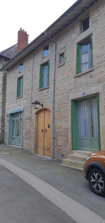 Ancient House in Village Centre - B&B Peyrat-le-Château