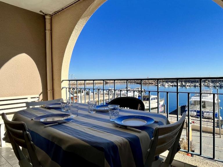 Studio cabine avec vue sur le port 4 couchages - AR240-112 - B&B Argeles