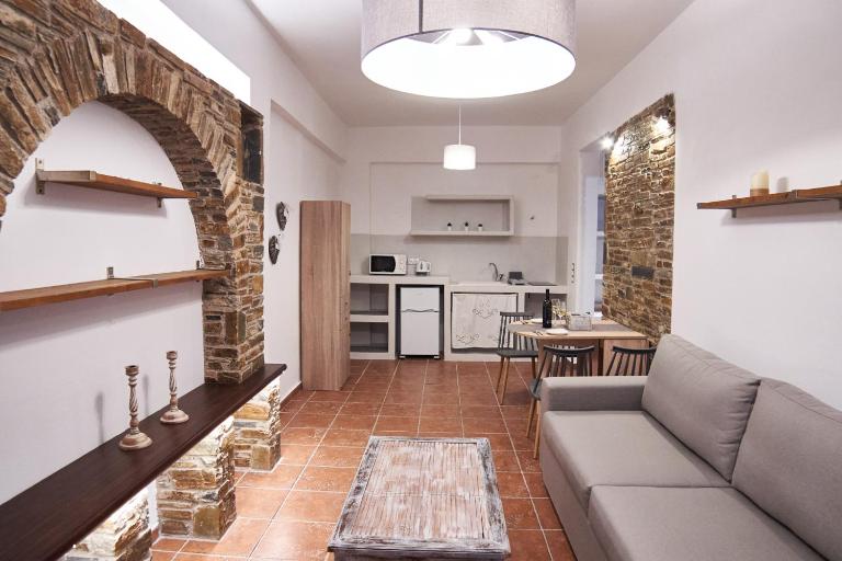 THIRAMNIA KaGa kythnosuites - Ferienwohnung Mérichas