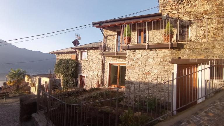 Die Weinrose - Natura Lago Monti - Bed and Breakfast Montemezzo