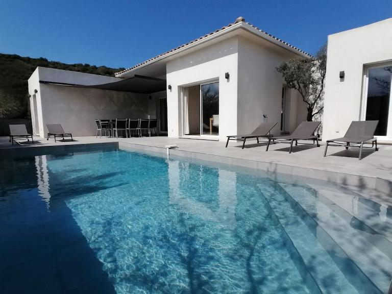 Villa de standing Fiurenza - Domaine Romella - Piscine - Proche Saint-Florent - B&B Oletta