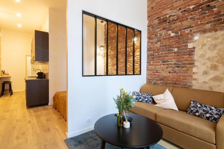 Cozy Apartment in heart of Montmartre - Bed and Breakfast Parijs