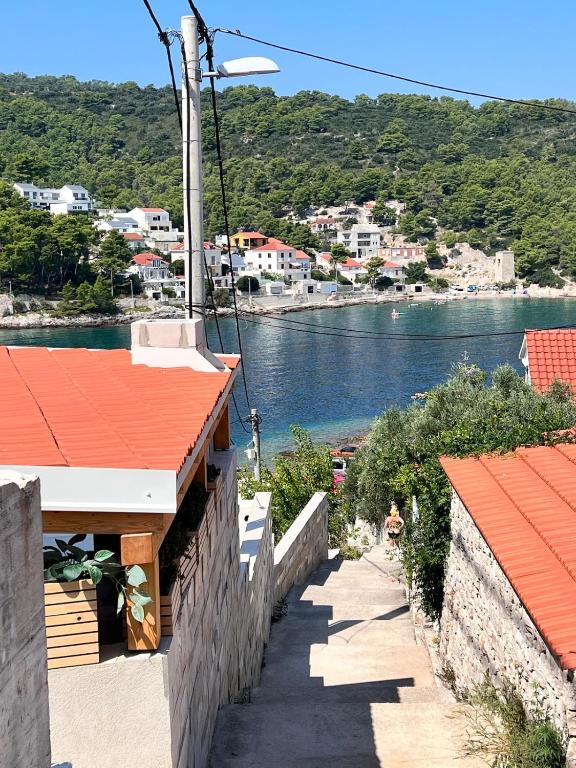 Apartment Stairs to Adriatic 50m from a beach! - Bed and Breakfast Stomorska