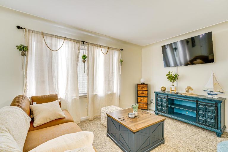 Near Detroit Metro Area: New Baltimore Home! - B&B New Baltimore