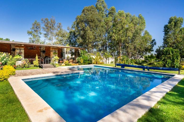 La Herencia country house with pool, terrace and green areas - B&B Ixtlahuacán de los Membrillos