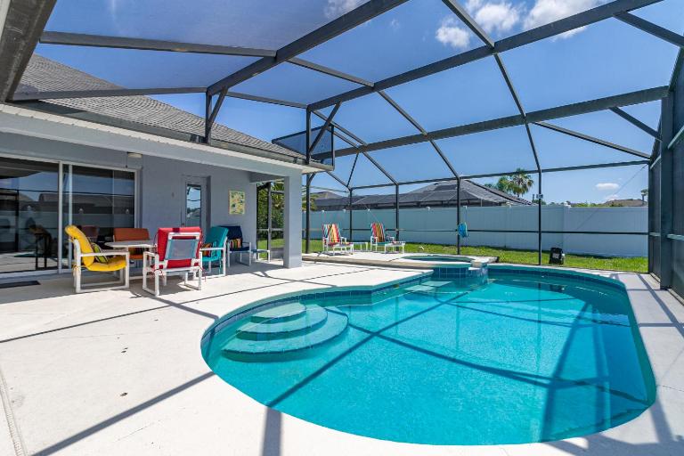 #370-Stunning 4 bed villa with south facing pool and spa with no rear neighbors - Ferienwohnung Davenport