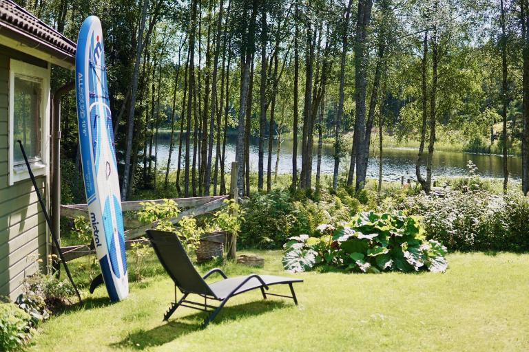 Tiny House with a Stunning Lake View 30 Min from Gothenburg - B&B Gråbo