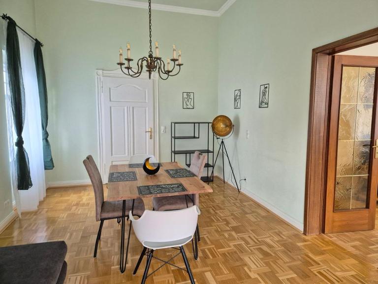 Ferienwohnung im historischen Haus an der Therme,Parkplatz inklusive - Chambres d'hôtes Bad Ems
