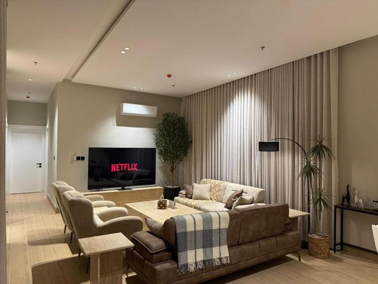 Modren luxury flat with an outdoor seating space - Bed and Breakfast Riyad