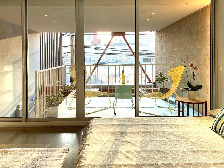 Loft Suite with private patio in Art Tower - Bed and Breakfast Philadelphia
