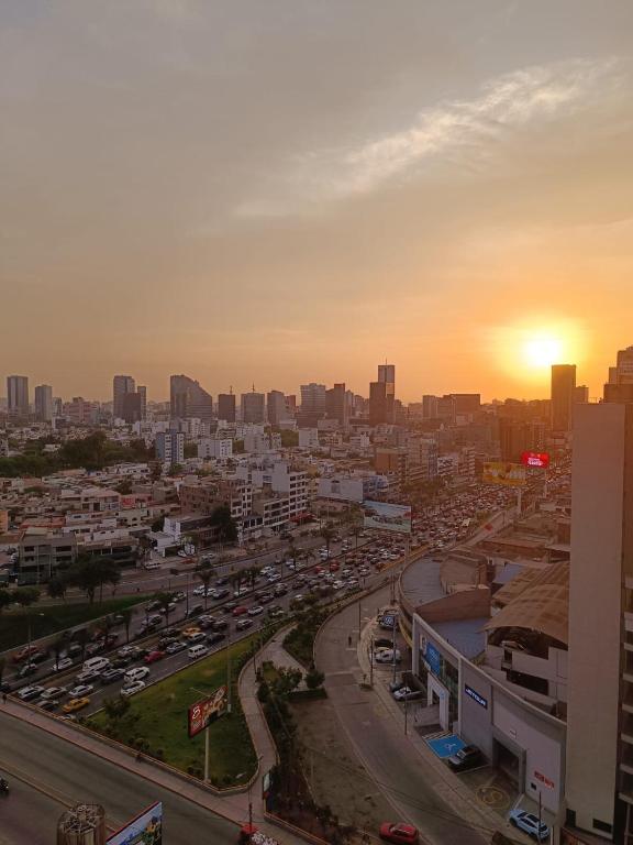 Piso 18 con Vista Panorámica San Isidro y San Borja - B&B Lima