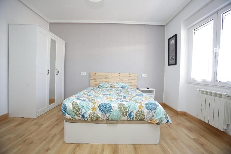 Piso de 4 habitaciones a un paso del centro de Oviedo - Chambres d'hôtes Oviedo
